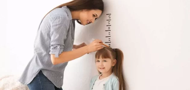 استشاري يكشف عن أسباب قصر القامة الناتجة عن نقص هرمون النمو