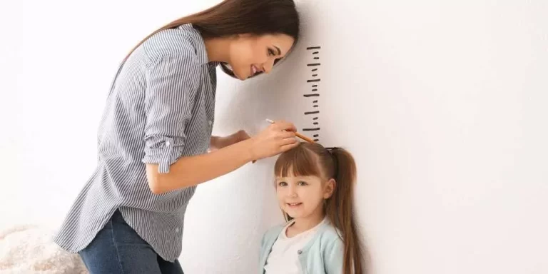 استشاري يكشف عن أسباب قصر القامة الناتجة عن نقص هرمون النمو