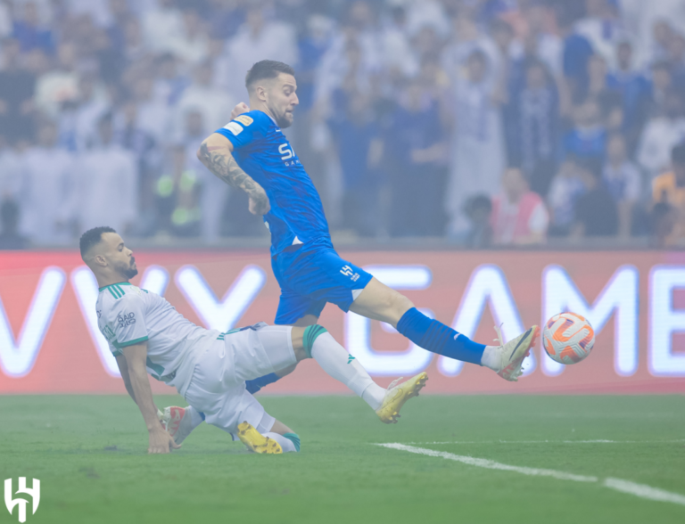 رقم تاريخي لنجم الهلال خلال مواجهة الأهلي