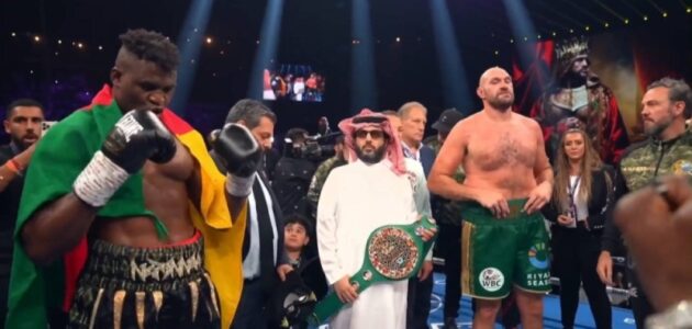 شاهد تركي آل الشيخ يتوج تايسون فيوري بلقب أشرس رجل في العالم