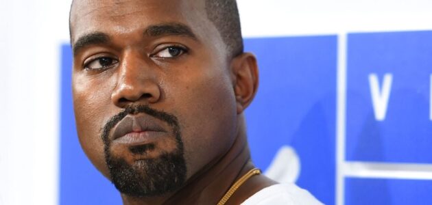 شاهد مغني الراب كانيي ويست يظهر في مطعم بالرياض