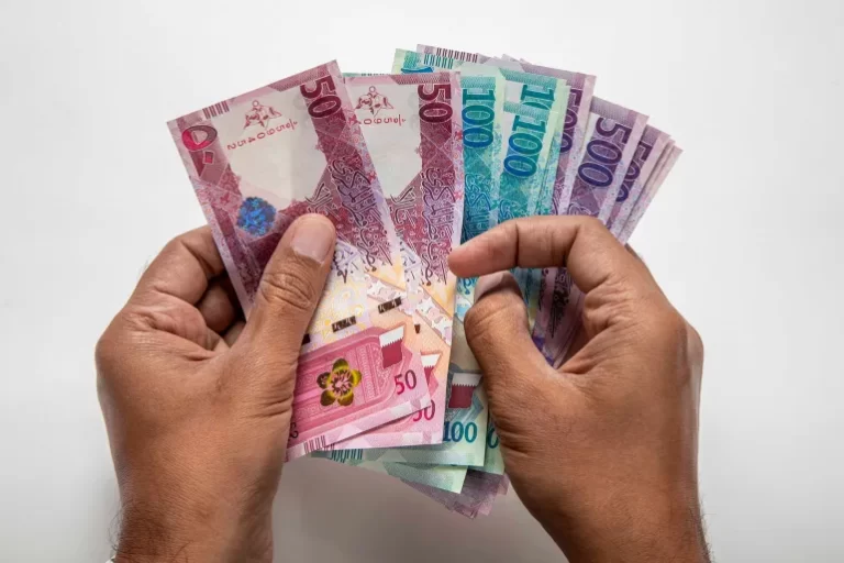 تاريخ عملة قطر وفئاتها النقدية والورقية