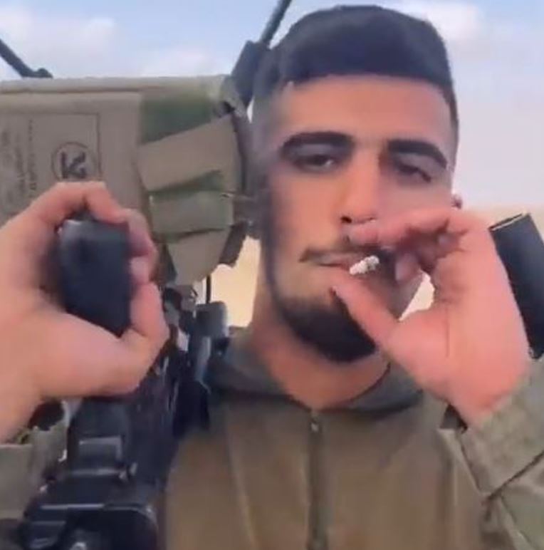 فيديو استفزازي لجنود إسرائيليين يدخنون السجائر ويتوعدون حماس