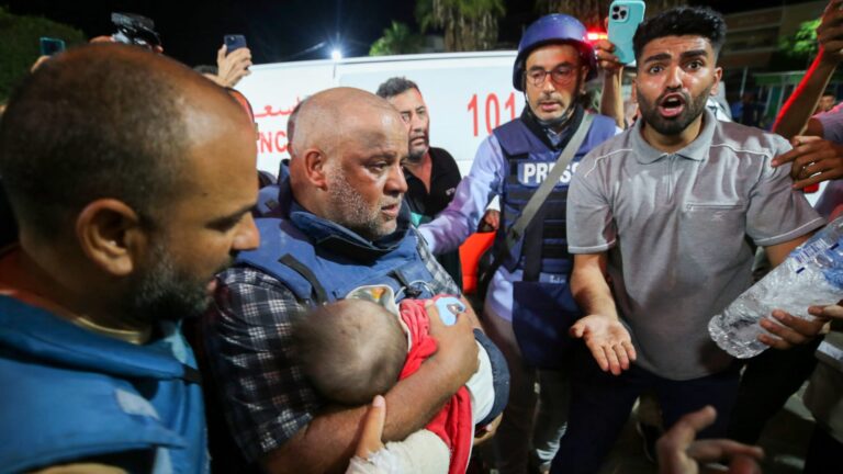 لقيت تفاعلاً.. شاهد مكالمة مراسل الجزيرة وائل الدحدوح وزوجته الشهيدة في القصف الإسرائيلي على غزة