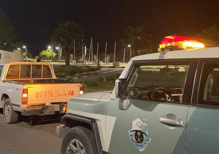 مرور جازان يضبط قائد مركبة نقل نساء في صندوق دتسن