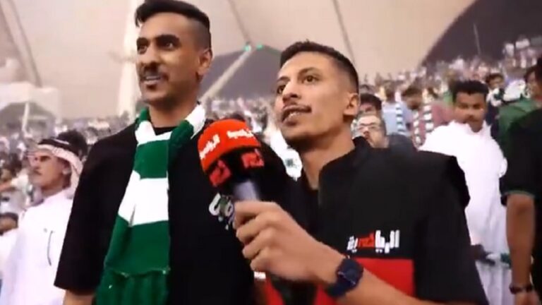 مشجع أهلاوي توقع خسارة الهلال فتفاجئ بتسجيل هدف في فريقه
