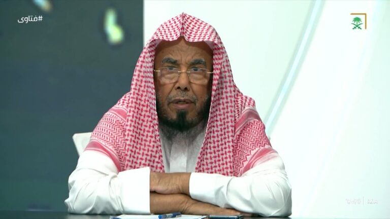 هل يجوز خصم راتب السائق المخالف بسيارة كفيله ؟ .. شاهد المطلق يُجيب