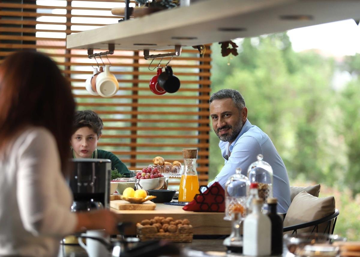 مشاهدة مسلسل الخائن الحلقة 18 كاملة بجودة عالية