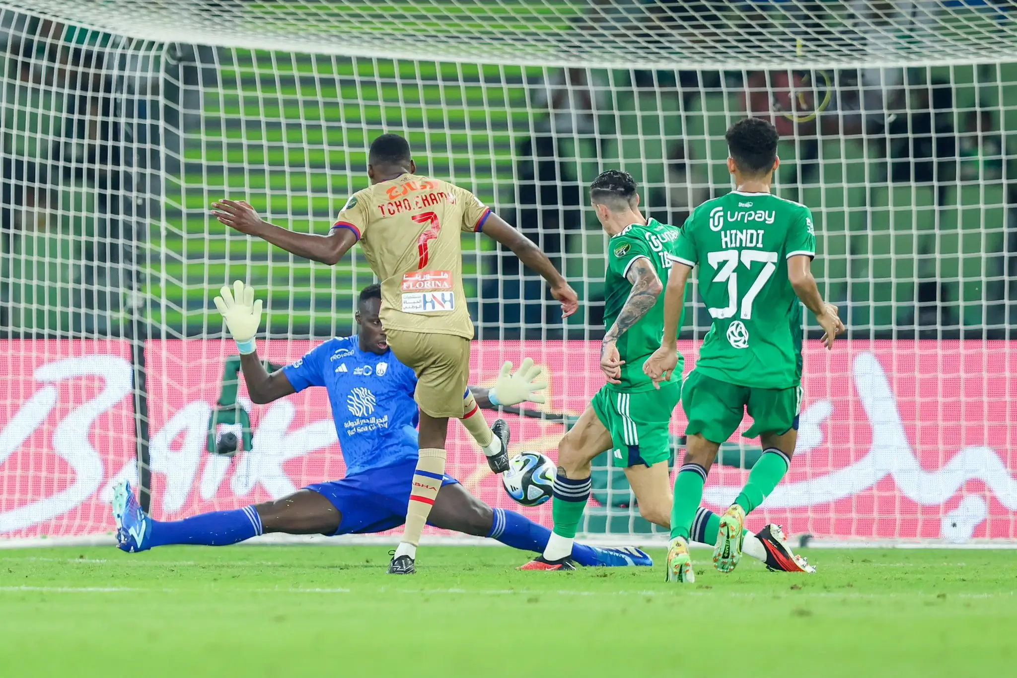 مشاهدة بث مباشر مباراة أبها والأهلي في دوري الروشان للمحترفين