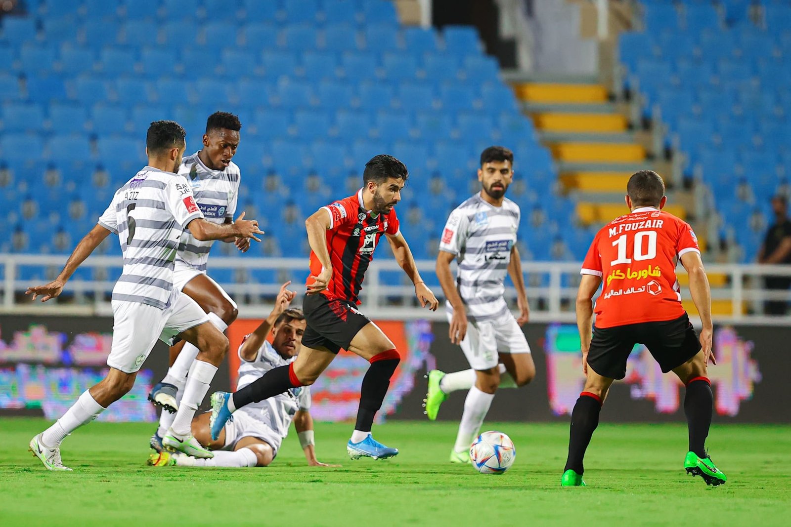 مشاهدة مباراة الطائي والرائد بث مباشر في دوري الروشان اليوم