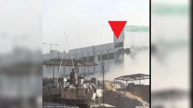 أدرعي يتحدى أبو عبيدة بـ المثلث الأحمر