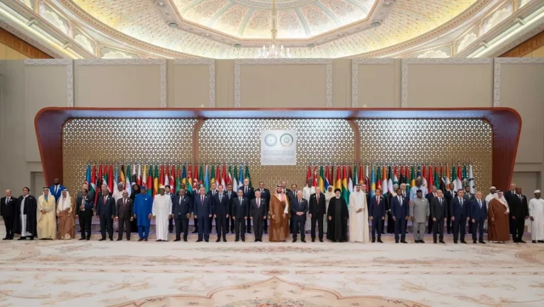 القمة العربية والإسلامية المشتركة غير العادية تصدر قرارا لبحث العدوان الإسرائيلي على الشعب الفلسطيني