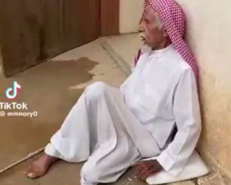 انتشار مقطع فيديو للشيخ عبدالعزيز السعود وهو يتلو القرآن الكريم يثير إعجاب الجمهور