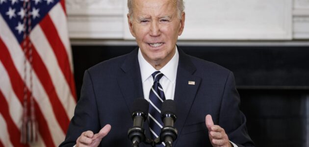بايدن يطالب بإعادة توحيد غزة والضفة الغربية تحت حكم السلطة الفلسطينية