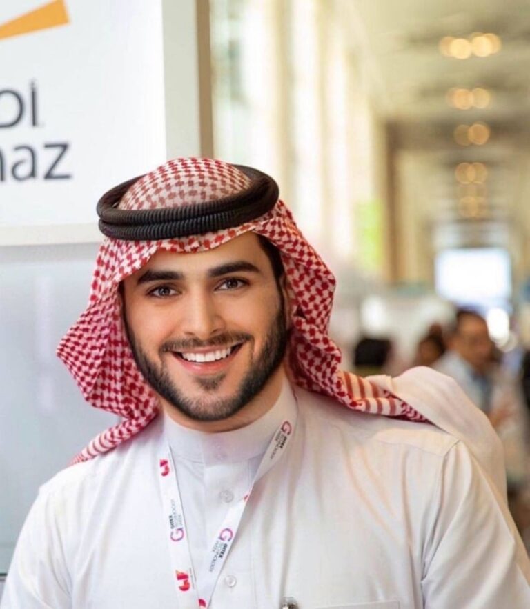 حاصل على أفضل شخصية ريادية عصامية بالسعودية.. قصة تطبيق ازهلها الذي أسسه رائد الأعمال أحمد المحيسني