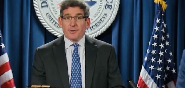 حملة مداهمات من قبل FBI على شبكة بيوت دعارة راقية تفضح مسؤولين وضباطًا أمريكيين