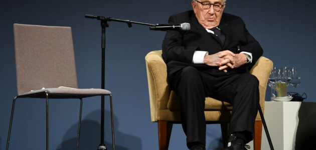 رحيل هنري كيسنجر وزير الخارجية الأمريكي الأسبق عن 100 عام