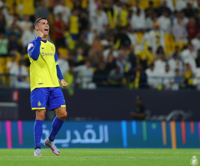 رونالدو تحدث معي من أجل الانضمام إلى النصر