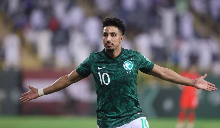 سالم الدوسري يغادر معسكر المنتخب لهذا السبب