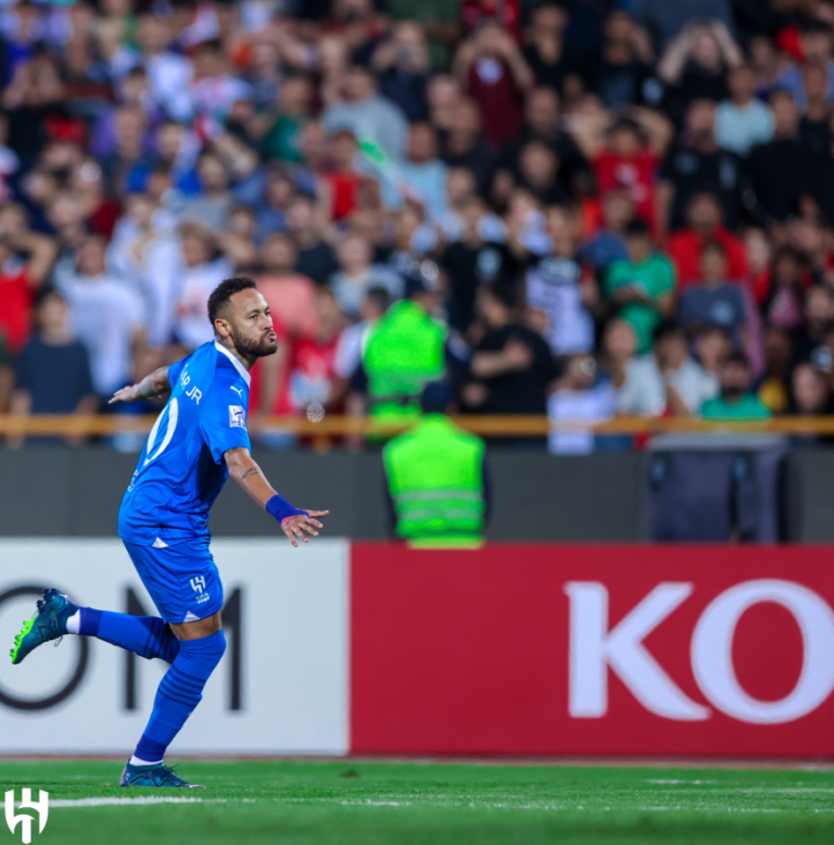 سواريز يمتدح دوري روشن.. ويُدافع عن نجم الهلال