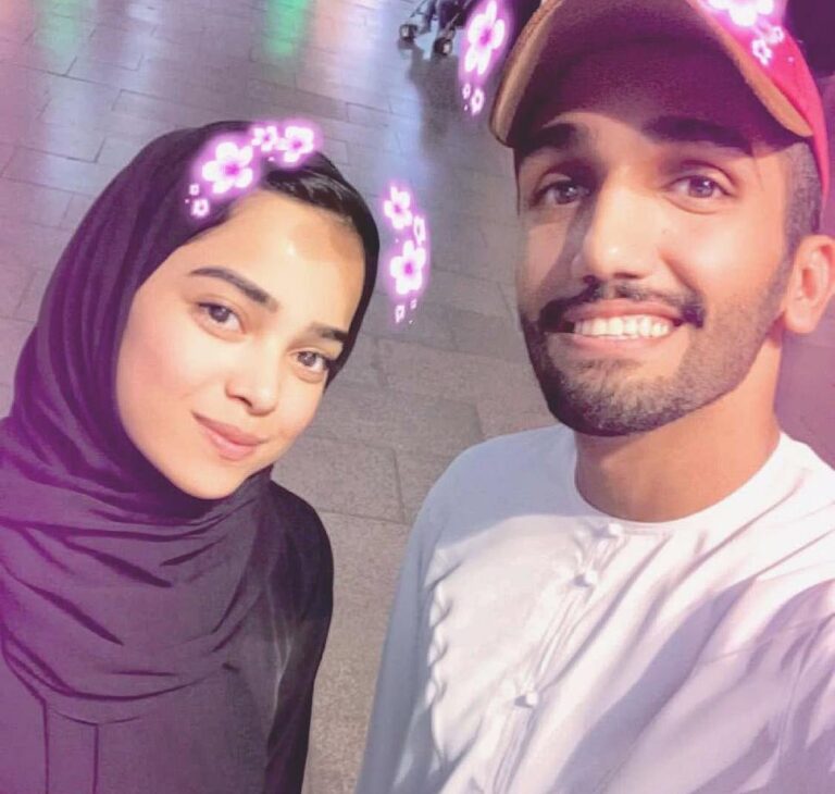 شاهد أحمد خميس يدخل في نوبة بكاء بسبب انفصاله عن مشاعل الشحي