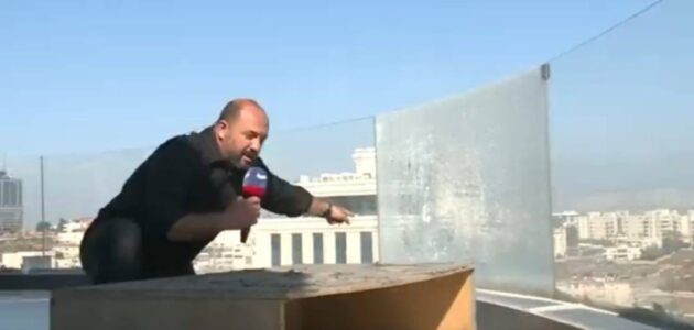 شاهد جيش الإحتلال الإسرائيلي يطلق النار على منطقة بث قناة العربية في رام الله