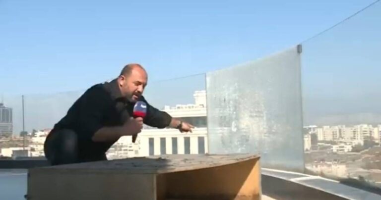 شاهد جيش الإحتلال الإسرائيلي يطلق النار على منطقة بث قناة العربية في رام الله
