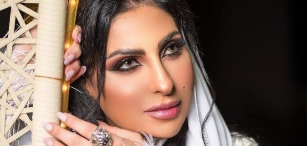 شاهد زينب العسكري تستعرض جمالها أمام مرآة في أحدث ظهور لها