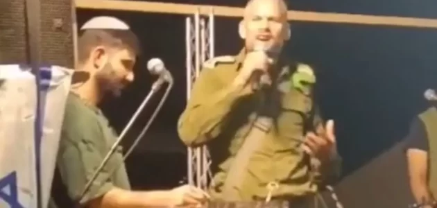 شاهد ضابط حاخام إسرائيلي يهتف غزة ولبنان والبلد كله لنا ويثير الغضب