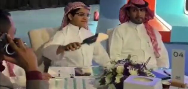 شاهد طفل يشتري مركز تجاري بـ 46 مليون ريال