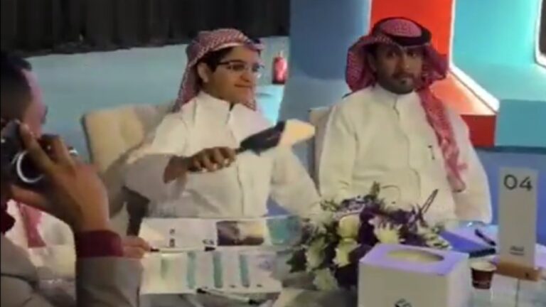 شاهد طفل يشتري مركز تجاري بـ 46 مليون ريال