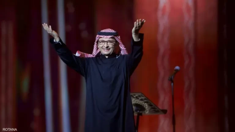 شاهد فتاة تحكي معاناتها بعد طلاقها لـ عبدالمجيد عبدالله في حفلته في الرياض