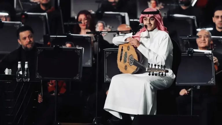 شاهد فتى سعودي يلفت الأنظار بأغنية سواح في حفل روائع بليغ حمدي