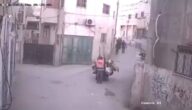 شاهد قوات الإحتلال الإسرائيلية تعتقل عامل نظافة فلسطيني أثناء مداهمتهم مخيم في الضفة الغربية