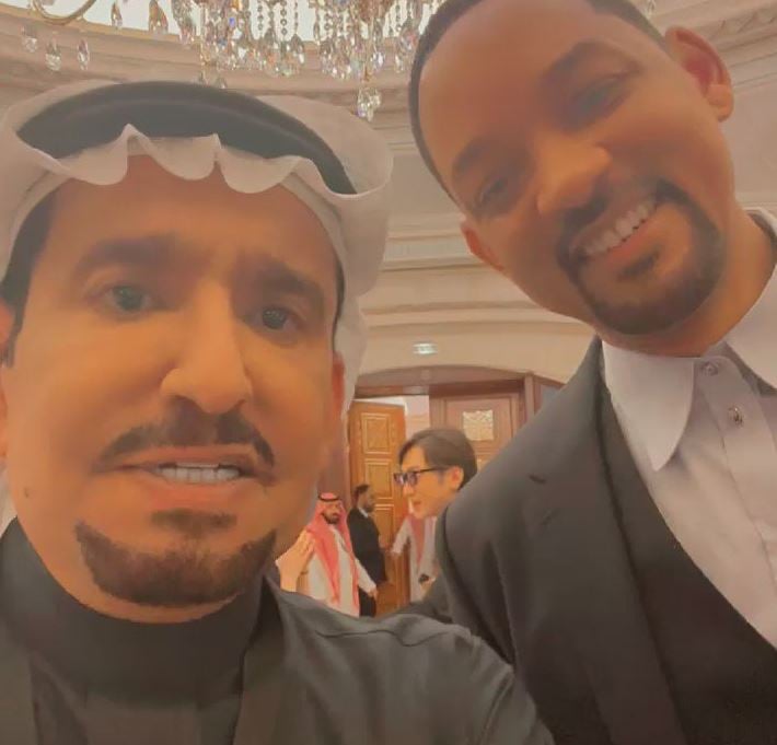 شاهد.. لقاء طريف بين عبدالله السدحان وويل سميث