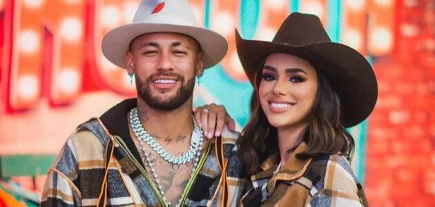 شاهد ماذا فعل نيمار أثناء إعلان صديقته الانفصال عنه