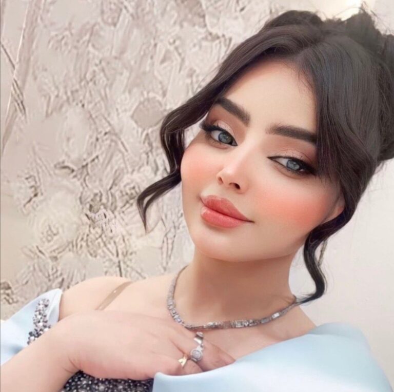شاهد مشهورة سناب زهور سعود تظهر برفقة حارسها الشخصي أثناء التسوق وتثير التفاعل