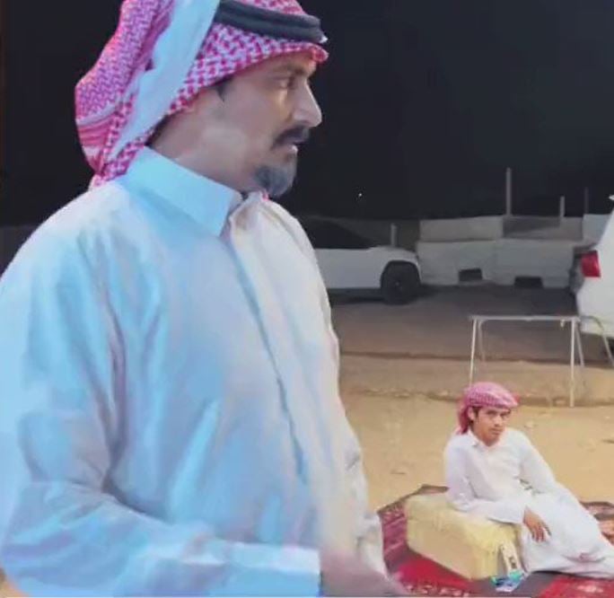 شاهد.. مقلب مضحك خلال عزومة على العشاء يفاجئ الحضور ويثير ضحك الجميع