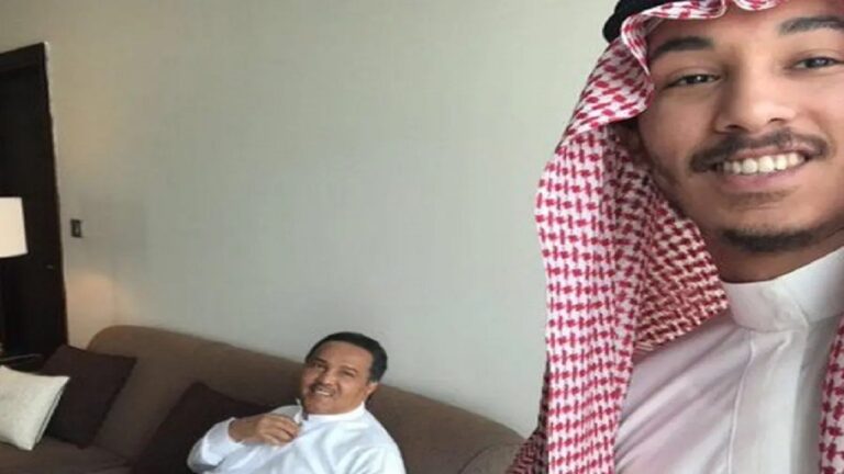 شاهد نجل محمد عبده يغني أغنية والده في حفل زفاف