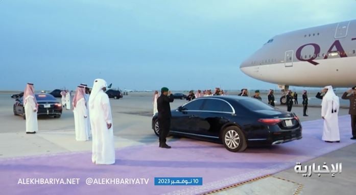 شاهد.. ولي العهد الأمير محمد بن سلمان يصطحب أمير قطر في سيارته بعد وصوله الرياض