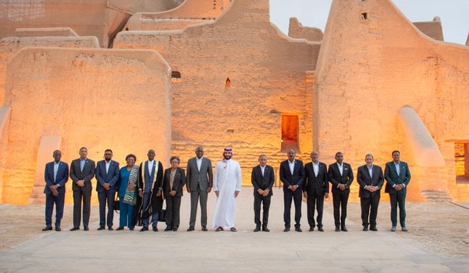 شاهد.. ولي العهد يرأس أعمال القمة السعودية ودول الكاريكوم