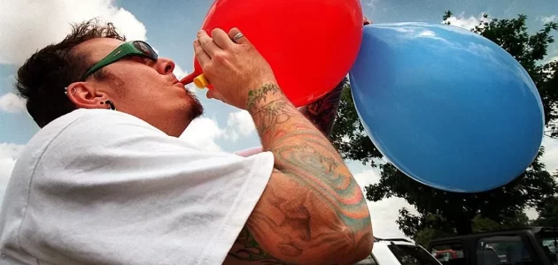 غاز الضحك ممنوع في بريطانيا لهذا السبب