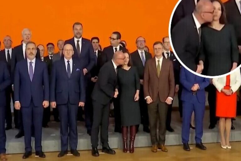 فضيحة أمام حشد من الوزراء.. شاهد وزير الخارجية الكرواتي يحاول تقبيل نظيرته الألمانية بطريقة غير لائقة