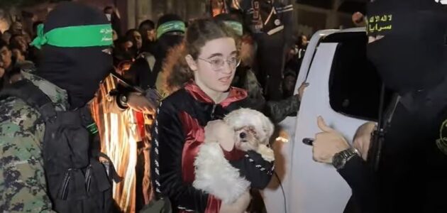 في عملية تبادل خامسة.. شاهد حماس تسلم الصليب الأحمر 10 أسرى في غزة