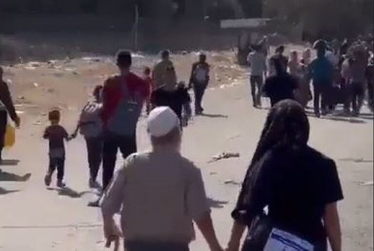 فيديو.. آلاف الفلسطينيين يتوجهون جنوبًا بعد تصاعد الهجمات الإسرائيلية في شمال قطاع غزة