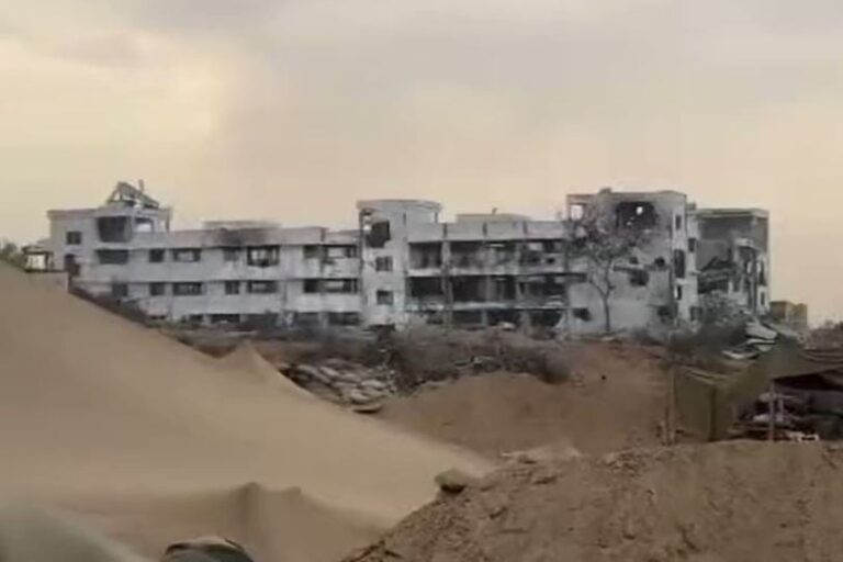 فيديو.. جيش الإحتلال يقصف مبنى البرلمان التابع لحركة حماس في قطاع غزة