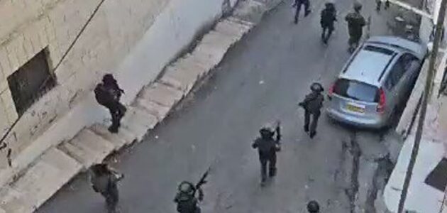 فيديو.. جيش الاحتلال الإسرائيلي يقتحم مخيم شعفاط شمال القدس