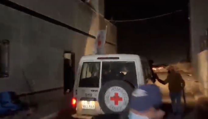 فيديو.. حماس تعلن بدء عملية تبادل الدفعة الثانية للأسرى مع إسرائيل بعد تأخير