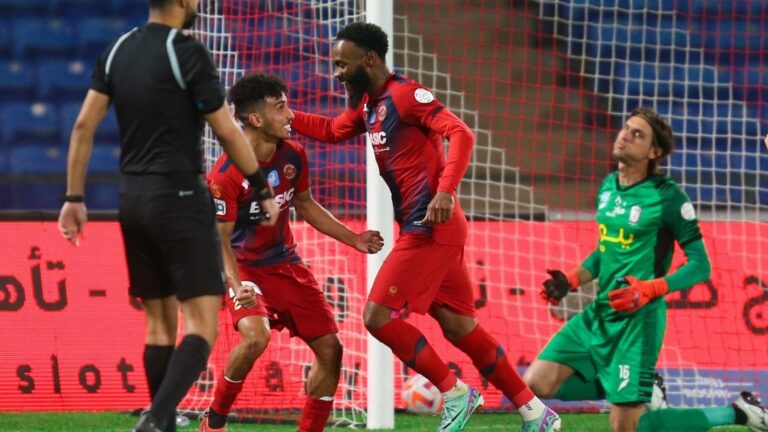 فيديو.. ضمك يحقق فوزًا كبيرًا على أبها بنتيجة 4-2