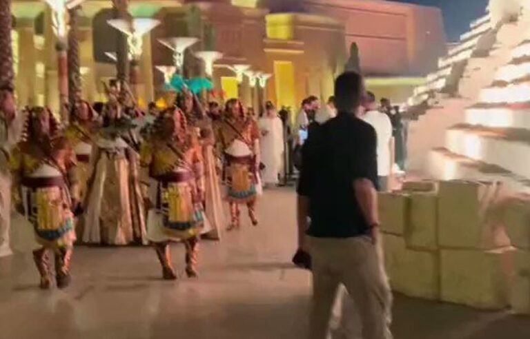 فيديو.. عرض فوعوني مبهج يستحضر الحضارة الفرعونية في موسم الرياض